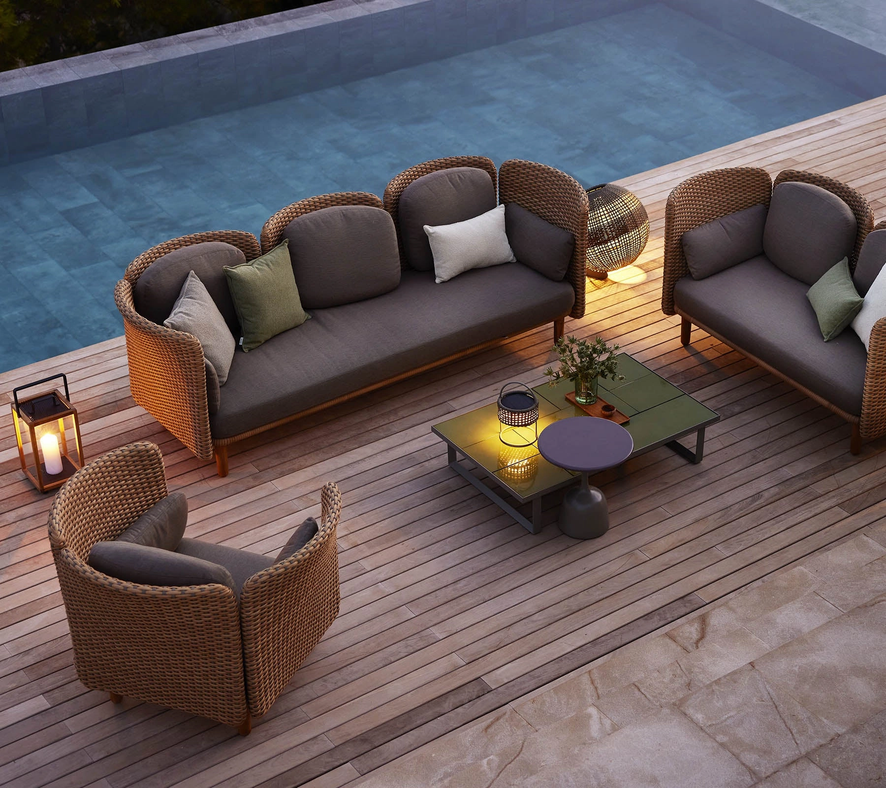 Arch lounge chair w/ low arm/backrest