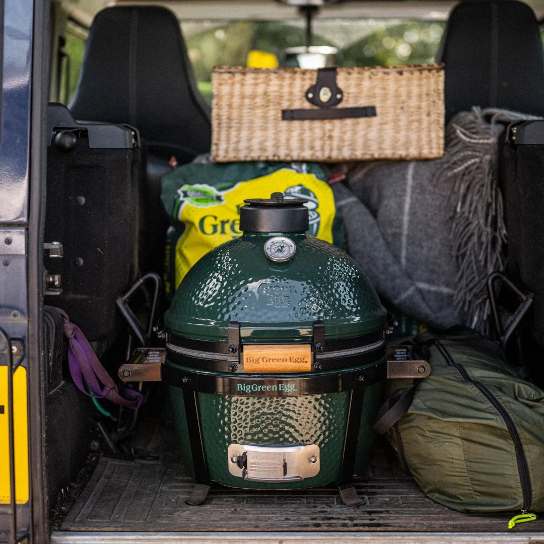 Big Green Egg Charcoal BBQ - MiniMax Value Bundle