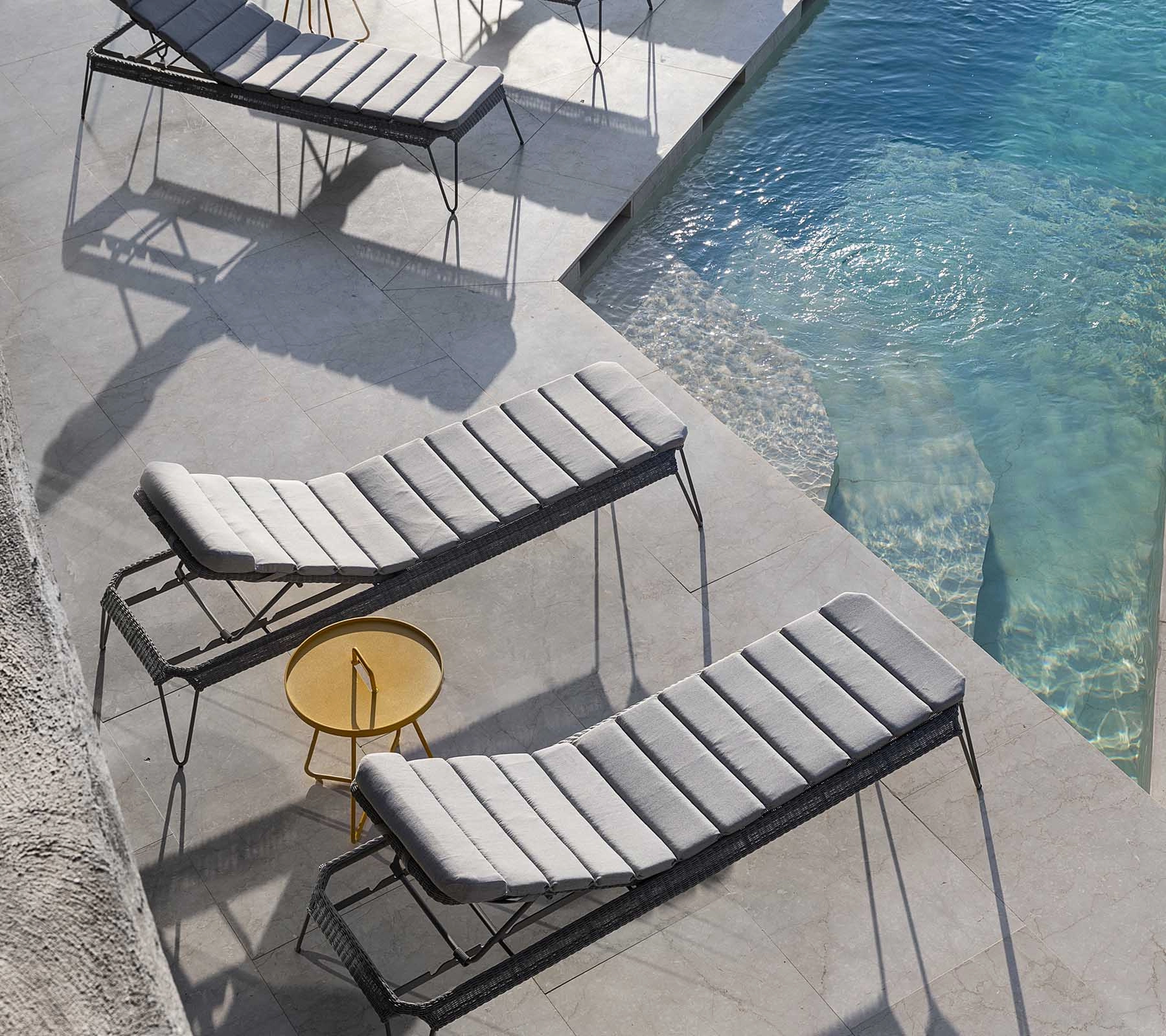 Breeze sunbed