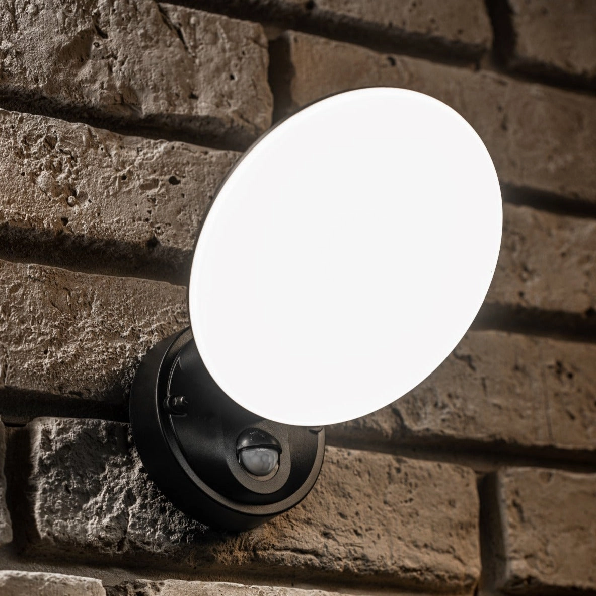 CGC EZRA Slim Round Black LED Outdoor Wall Light with PIR Motion Sensor 10W 1000lm 4000k Natural White LED