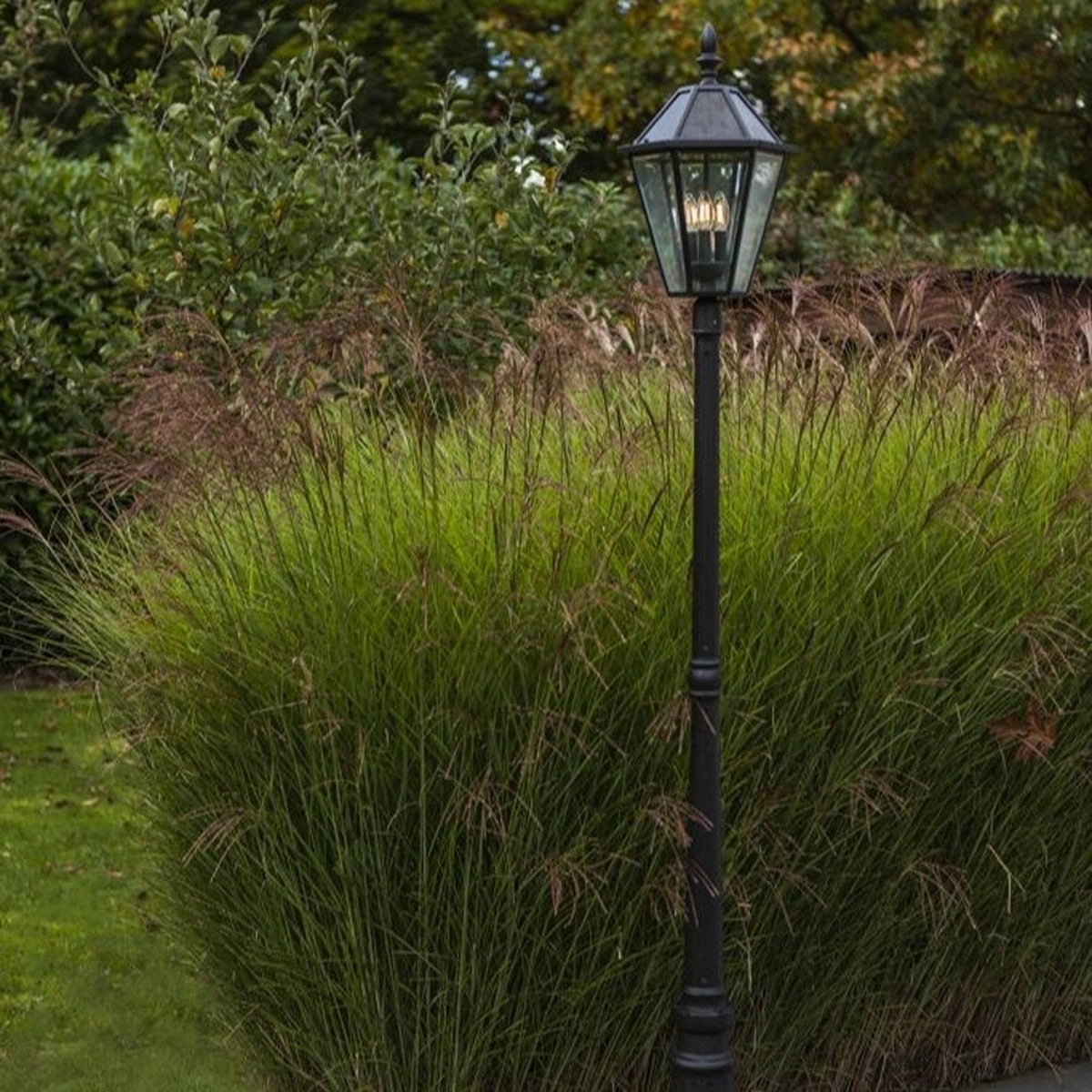 CGC LONDON 2.3 Metre Extra Tall Black Victorian Style LED Solar Post Light