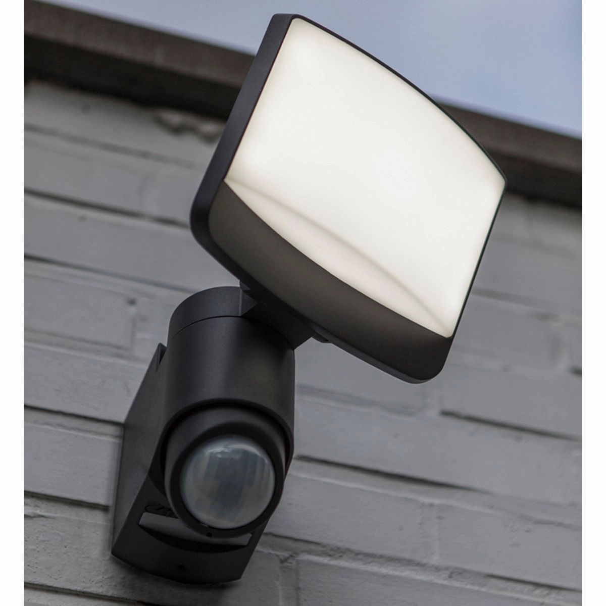 CGC SUNSHINE Grey Solar Flood Outdoor LED Wall Light With Motion SensorWeatherproof outdoor lighting