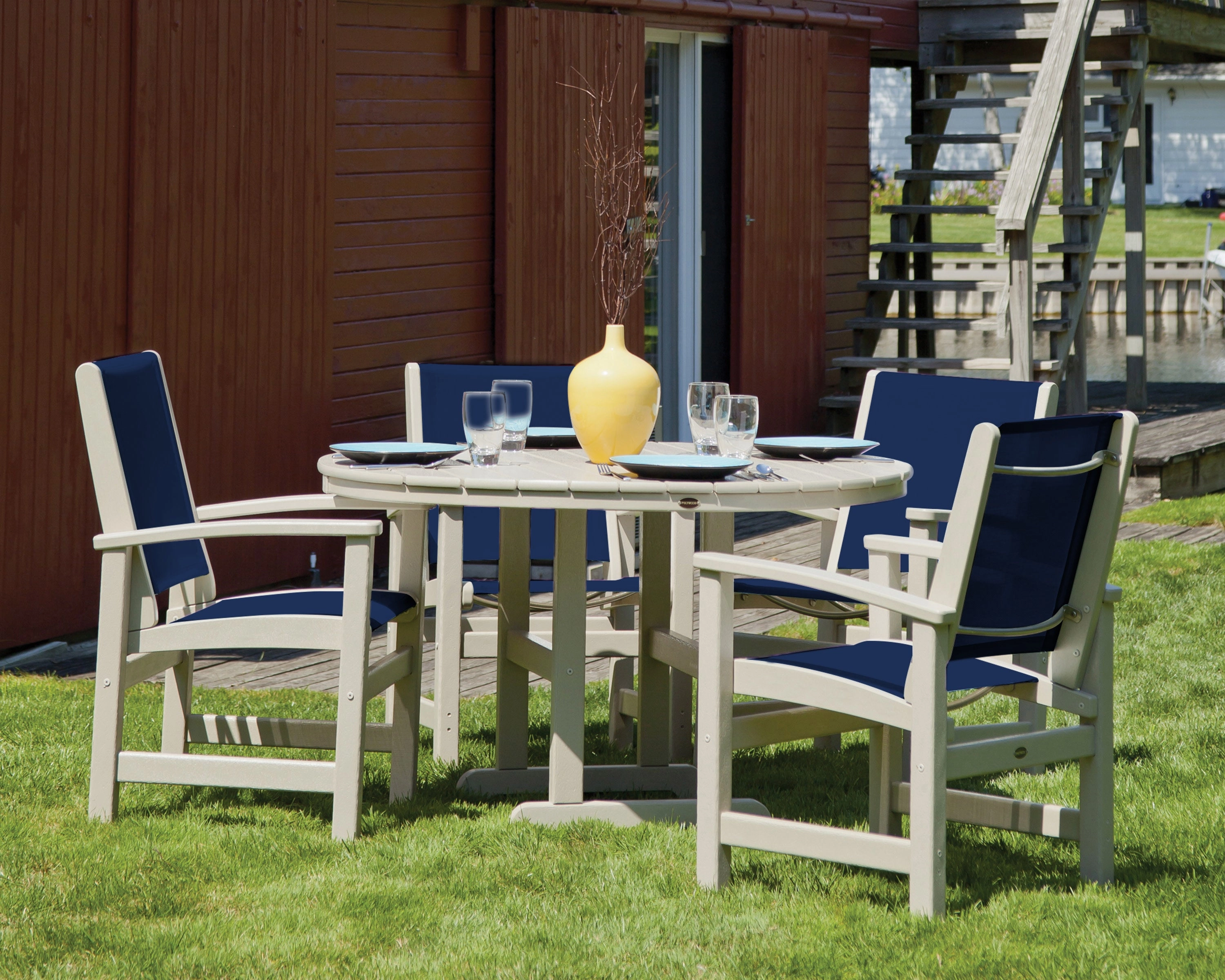 Coastal 5-Piece Round Farmhouse Dining Set