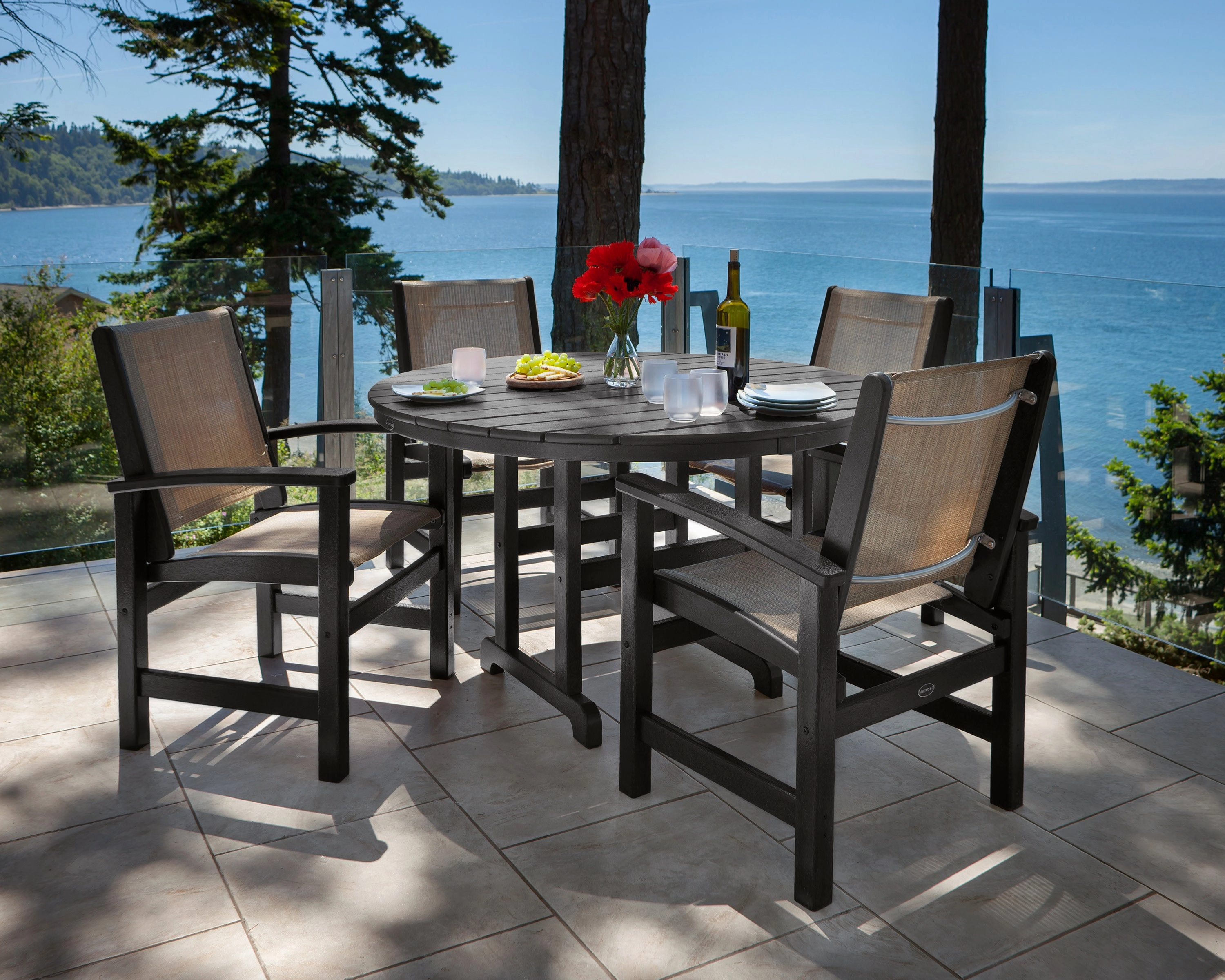 Coastal 5-Piece Round Farmhouse Dining Set