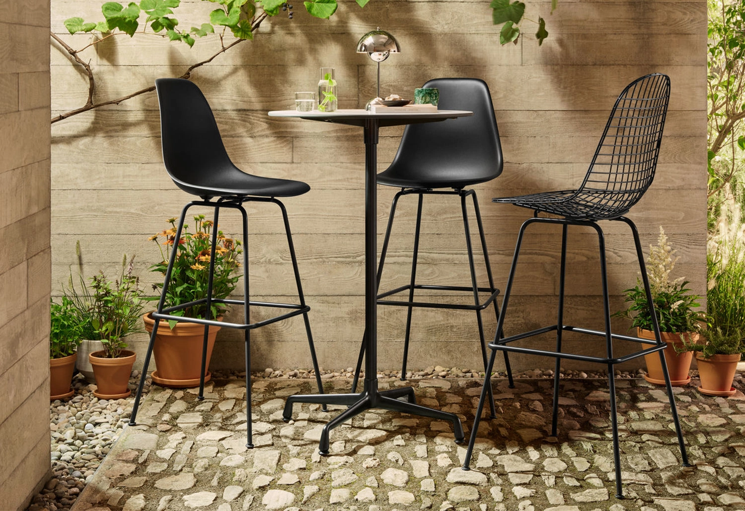 Eames Wire Barstool | Outdoors