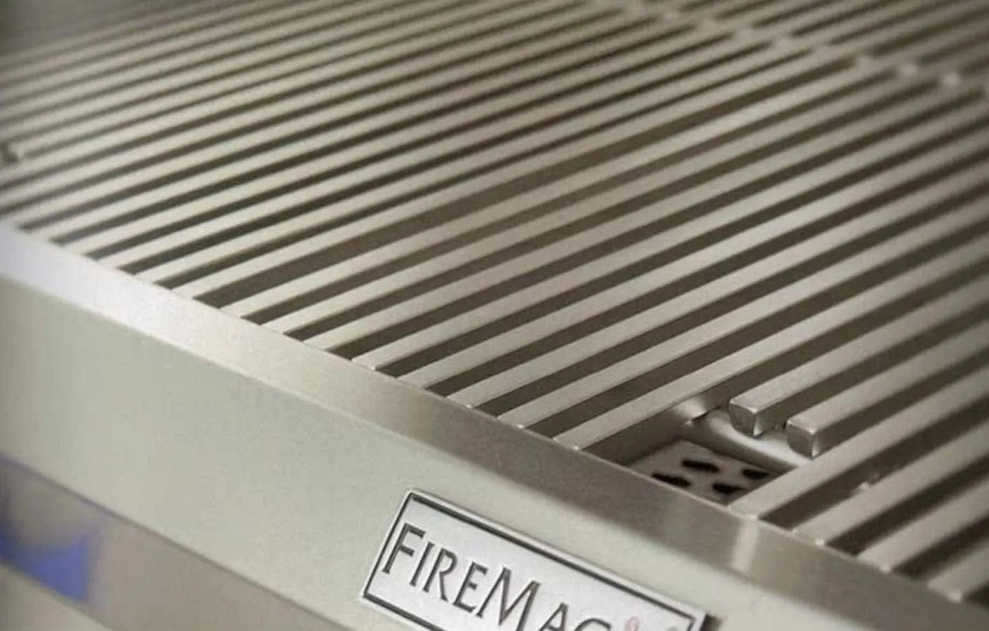 Fire Magic Echelon Diamond 30" Portable Grill with Digital Thermometer & Flush Mounted Single Side Burner E660s