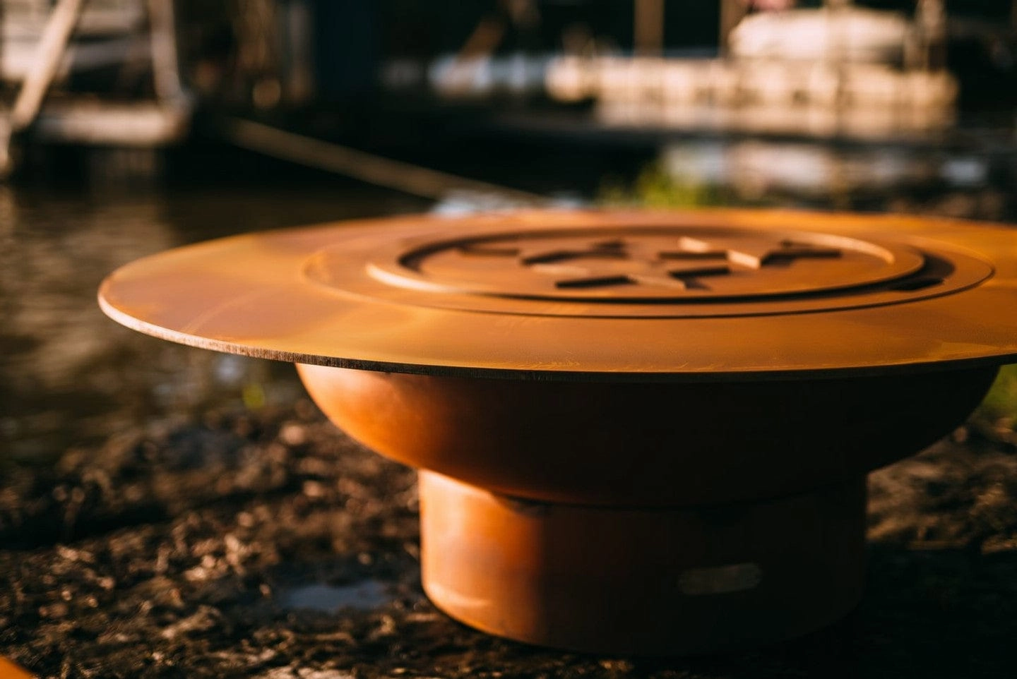 Fire Pit Art Saturn w/lid 41-inch Gas Fire Pit - SAT/LID