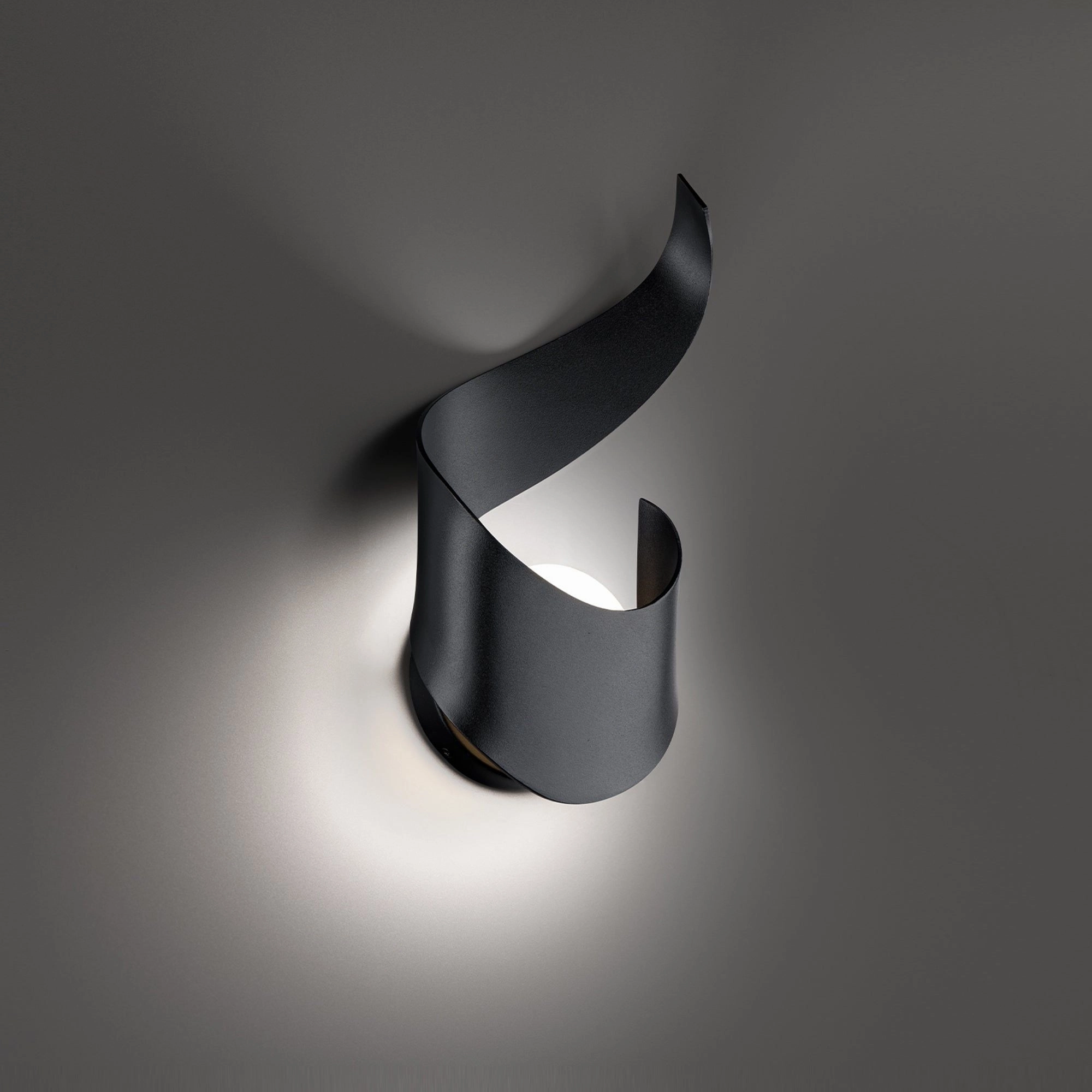 Flamme 16" LED Outdoor Wall Light