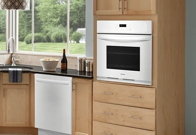 Frigidaire FFEW2726TW Frigidaire 27'' Single Electric Wall Oven