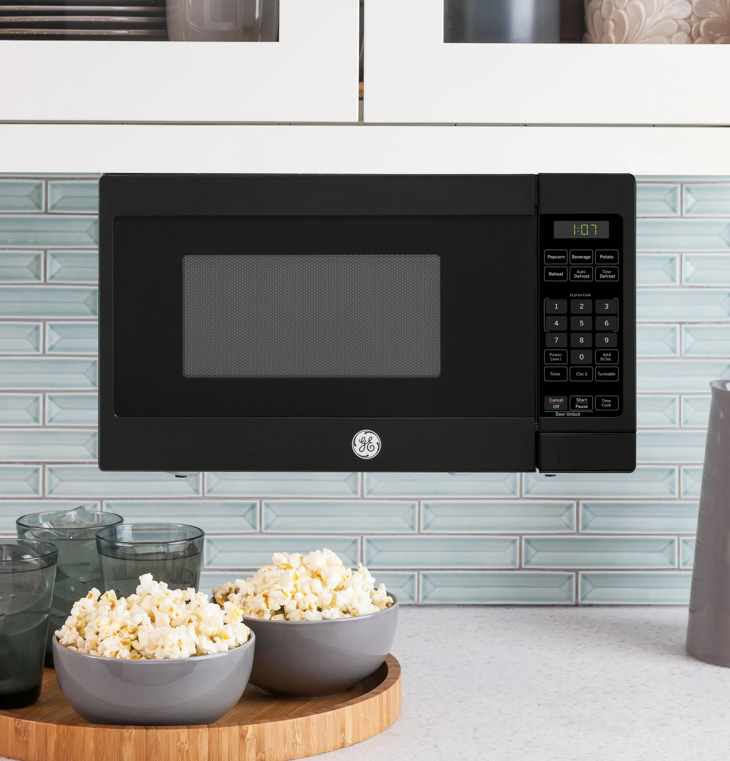 Ge Appliances GCHK07N1WBB Ge? 0.7 Cu. Ft. Spacemaker? Countertop Microwave Oven