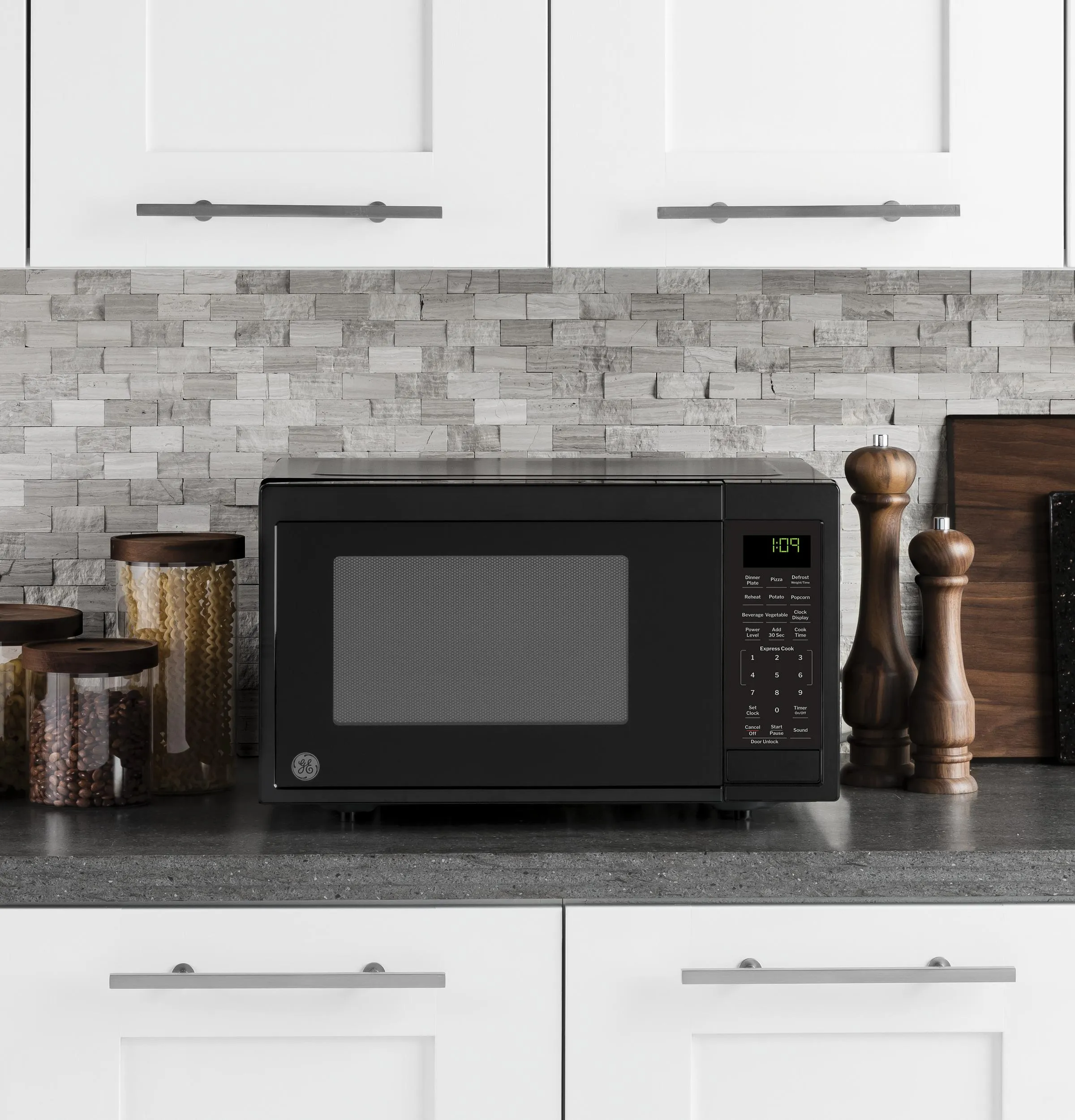 Ge Appliances GCST09N1WBB Ge? 0.9 Cu. Ft. Capacity Countertop Microwave Oven