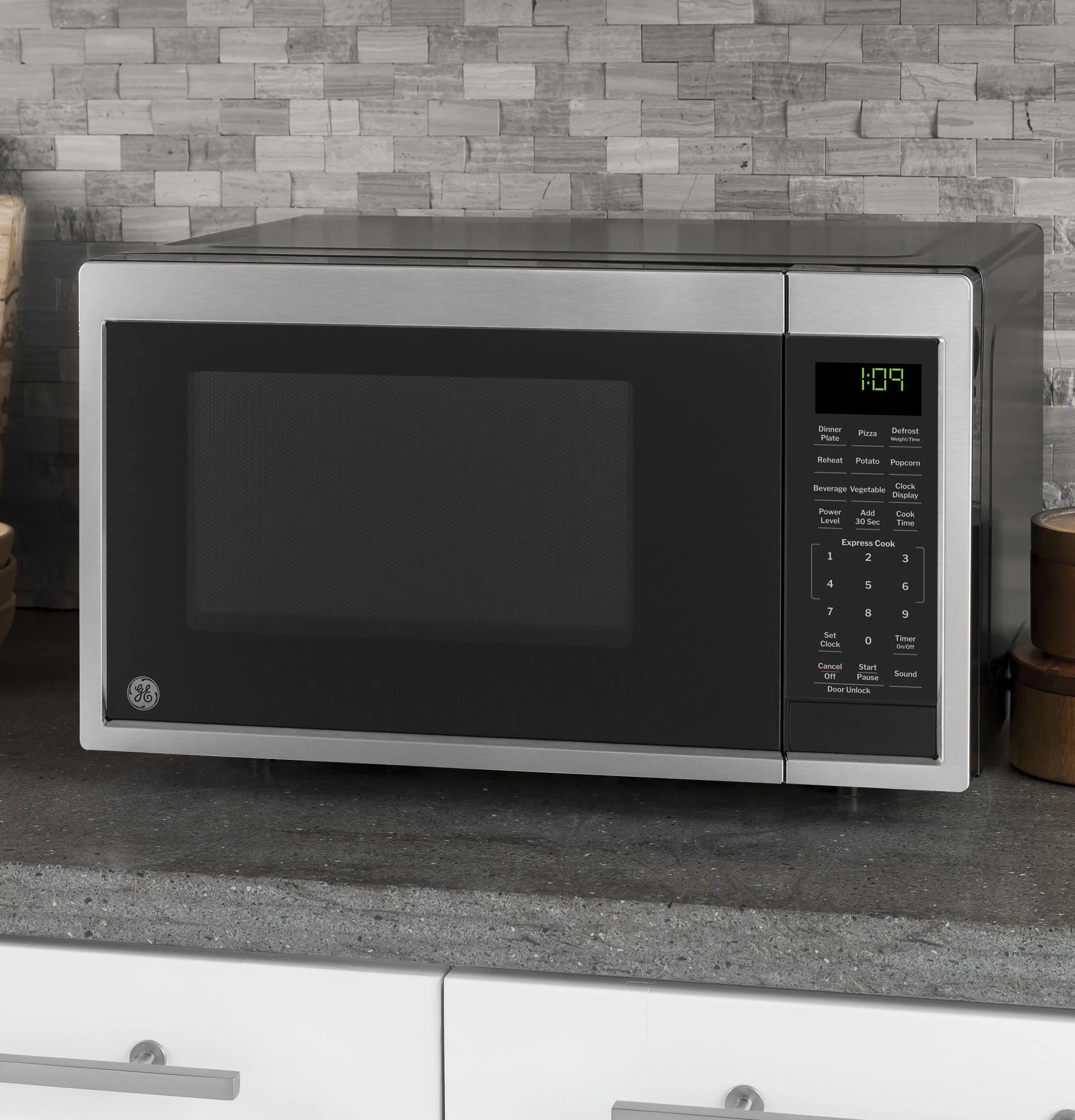 Ge Appliances GCST09N1WSS Ge? 0.9 Cu. Ft. Capacity Countertop Microwave Oven