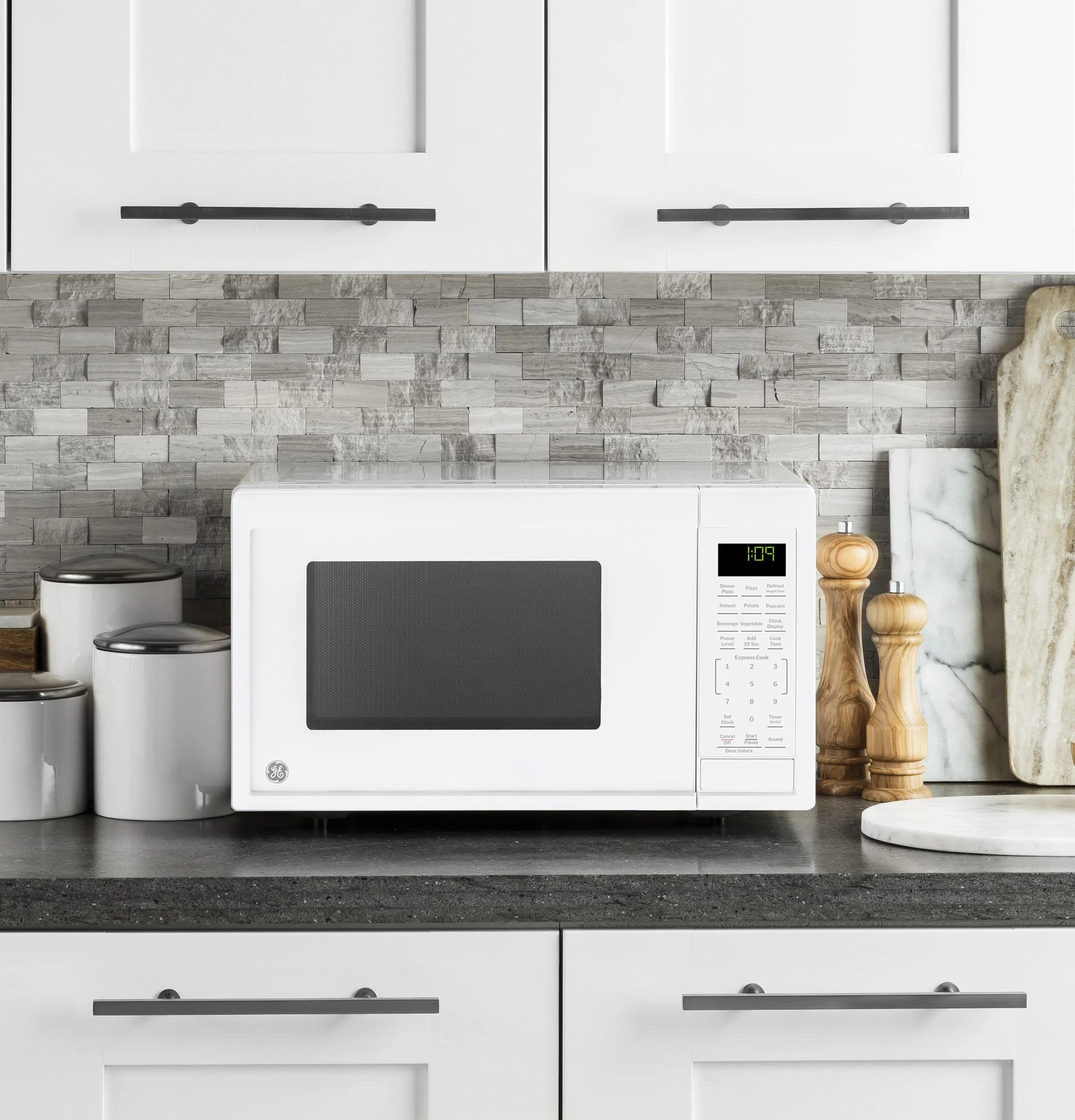 Ge Appliances GCST09N1WWW Ge? 0.9 Cu. Ft. Capacity Countertop Microwave Oven