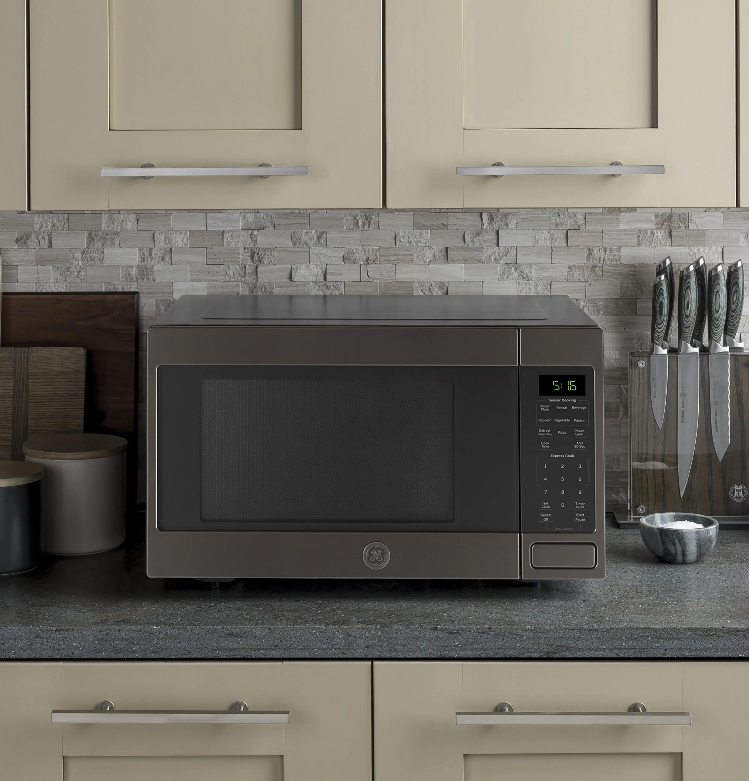 Ge Appliances GCST16S1WTS Ge? 1.6 Cu. Ft. Countertop Microwave Oven