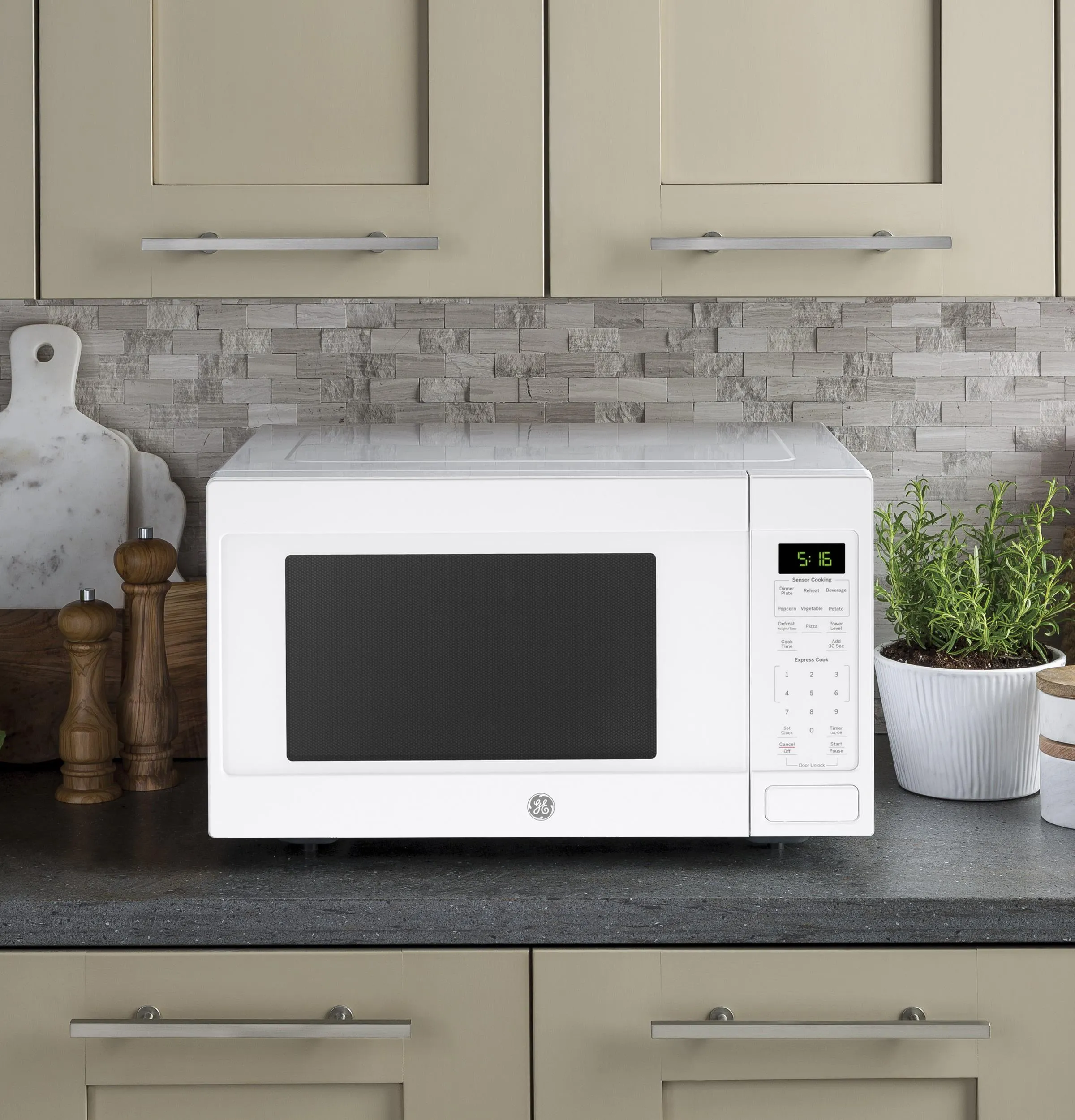 Ge Appliances GCST16S1WWW Ge? 1.6 Cu. Ft. Countertop Microwave Oven