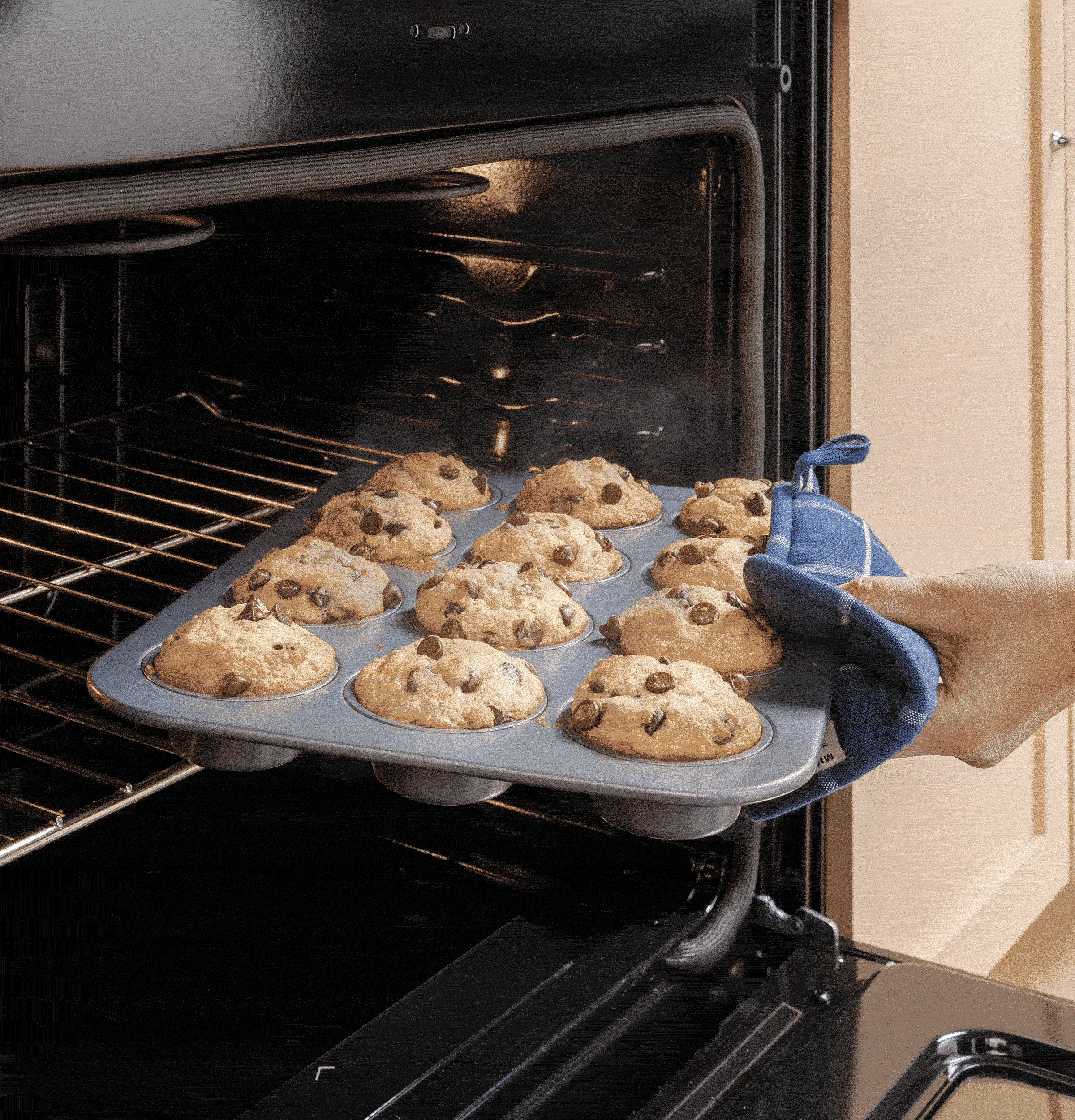 Ge Appliances GGS600AVFS Ge? 30" Slide-In Front-Control Convection Gas Range With No Preheat Air Fry And Easywash&#8482; Oven Tray