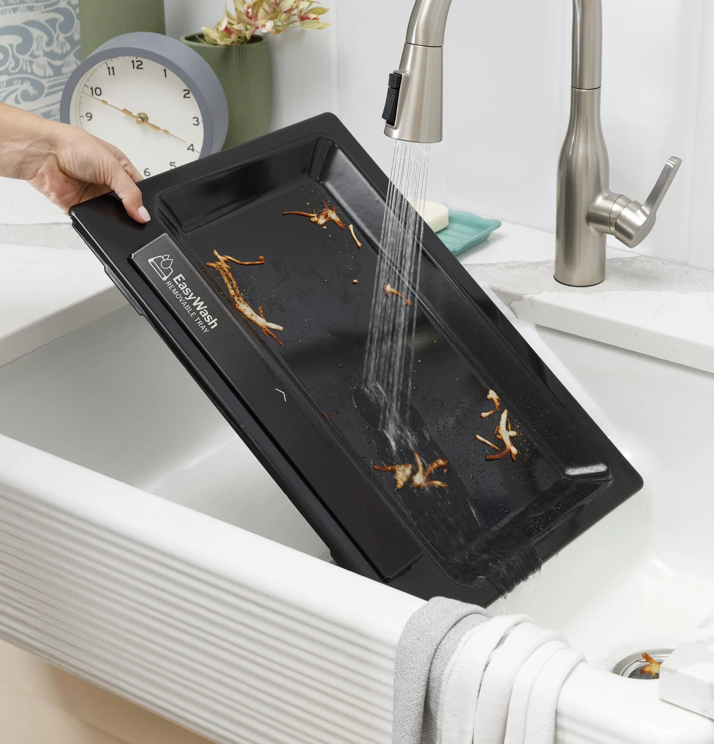 Ge Appliances GRF600AVWW Ge? 30" Free-Standing Electric Convection Range With No Preheat Air Fry And Easywash&#8482; Oven Tray