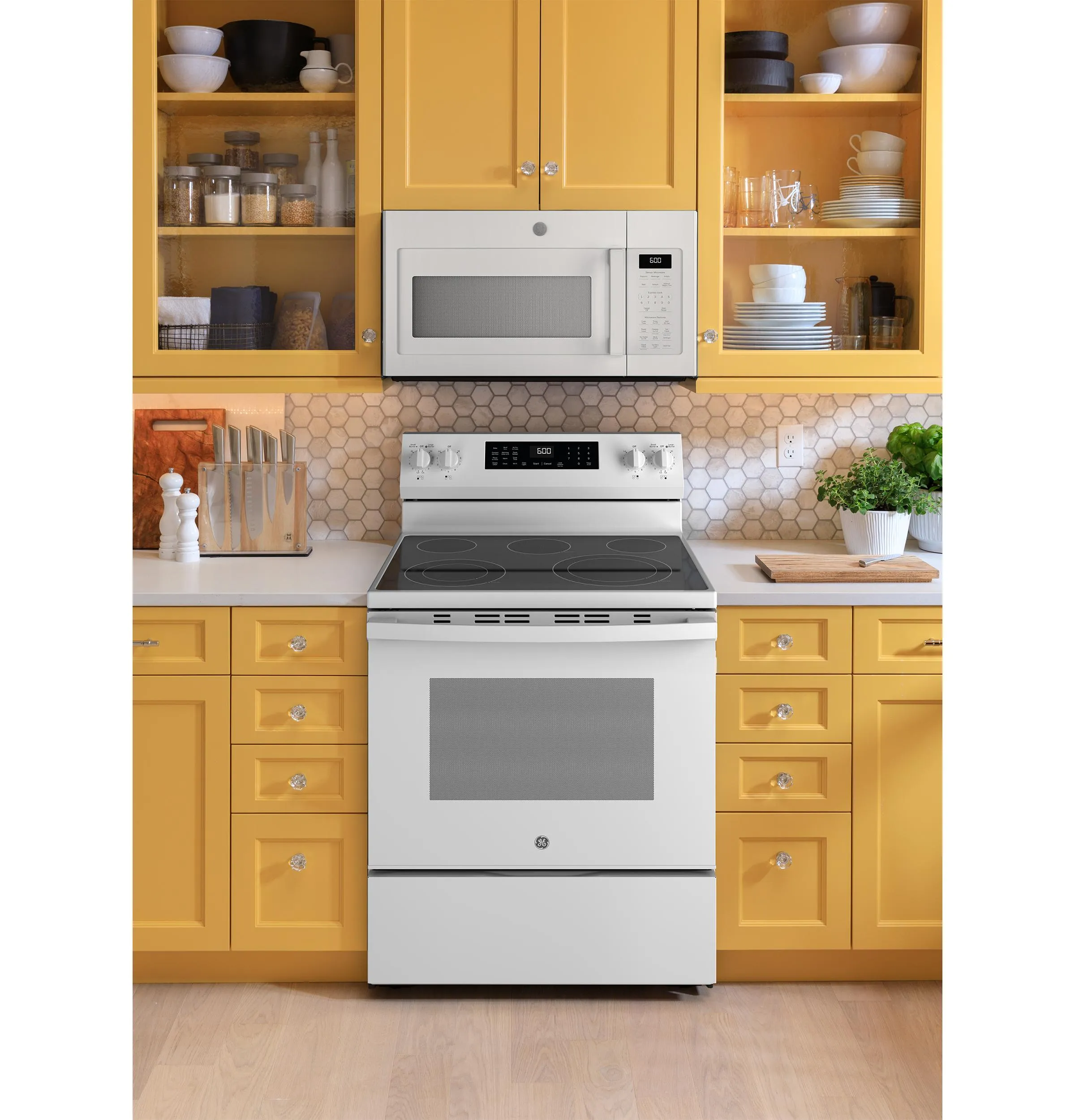 Ge Appliances GRF600AVWW Ge? 30" Free-Standing Electric Convection Range With No Preheat Air Fry And Easywash&#8482; Oven Tray