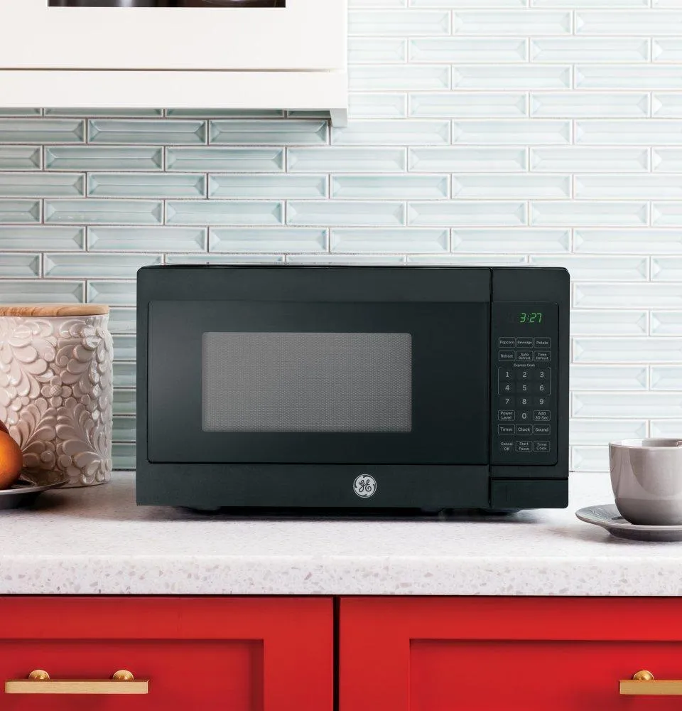 Ge Appliances JEM3072DHBB Ge? 0.7 Cu. Ft. Capacity Countertop Microwave Oven