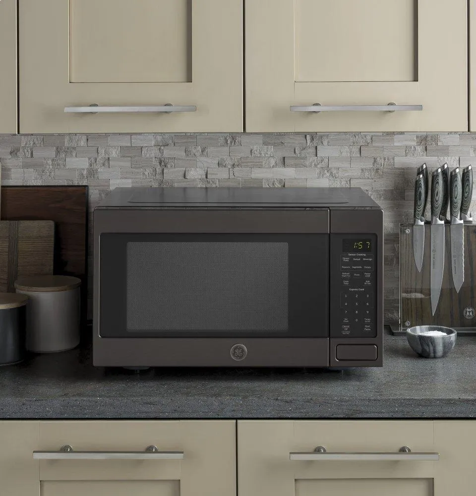 Ge Appliances JES1657BMTS Ge? 1.6 Cu. Ft. Countertop Microwave Oven