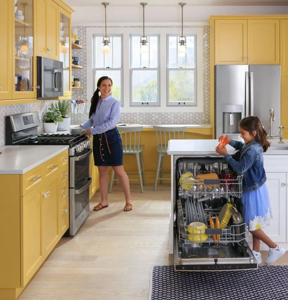 Ge Appliances JVM6175YKFS Ge? 1.7 Cu. Ft. Over-The-Range Sensor Fingerprint Resistant Microwave Oven