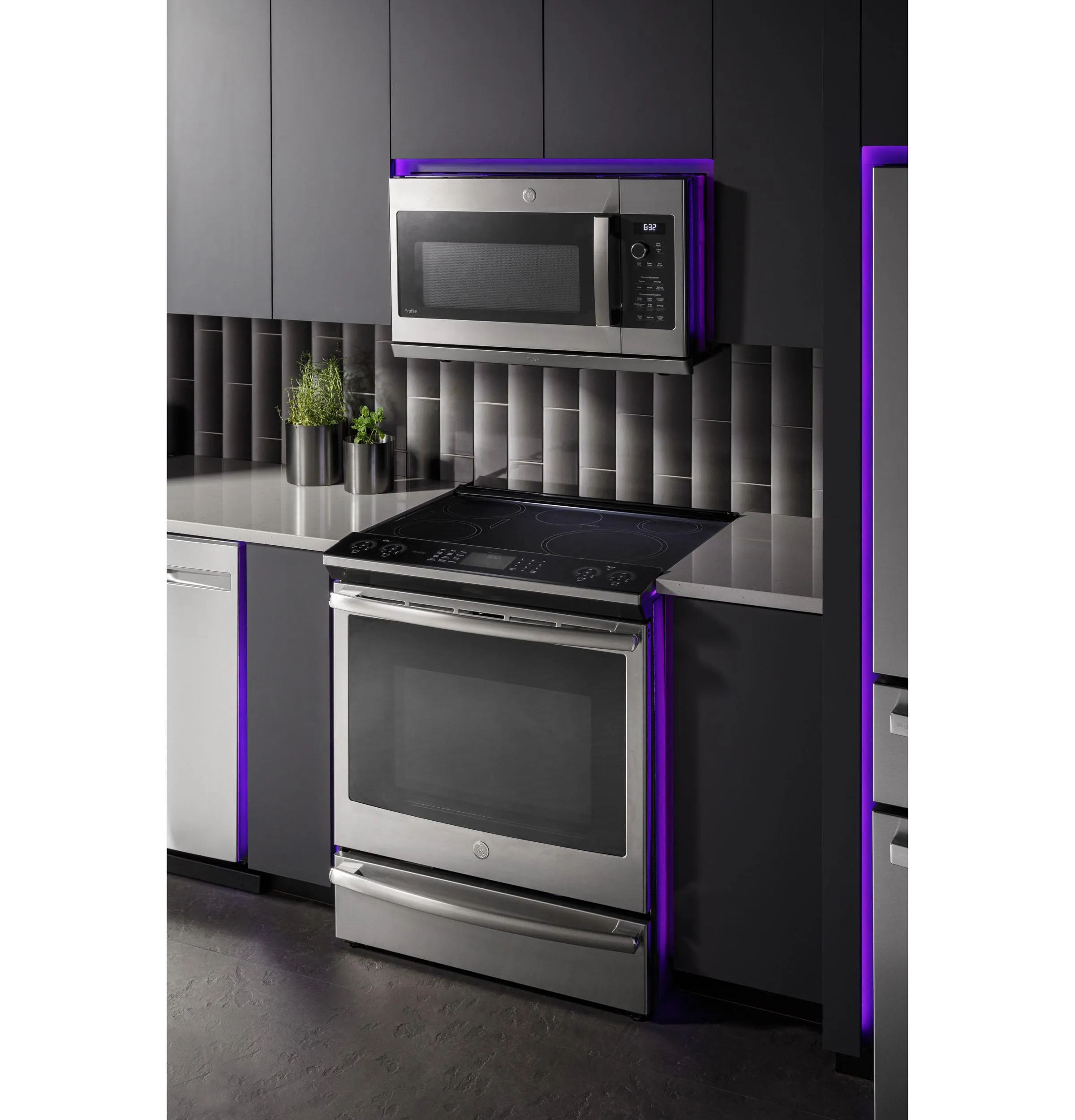 Ge Appliances PVM9225SRSS Ge Profile&#8482; 2.2 Cu. Ft. Over-The-Range Sensor Microwave Oven