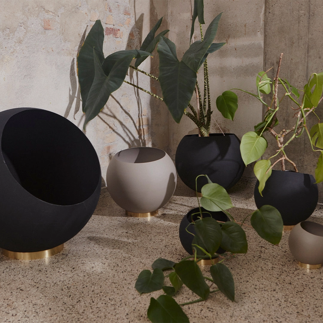 Globe Flowerpot (Order Quantity: 2)