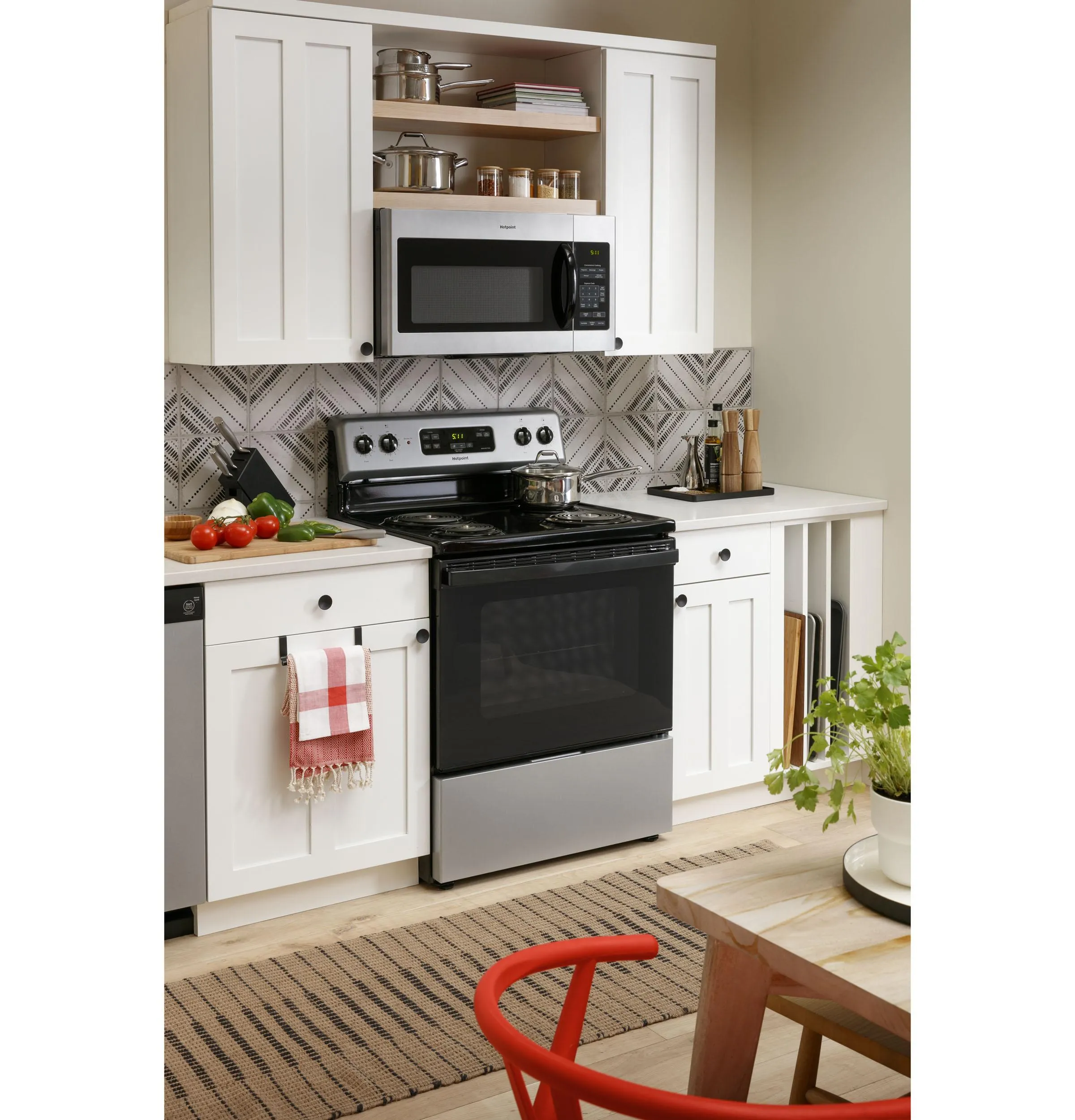 Hotpoint RVM5160MPSA Hotpoint? 1.6 Cu. Ft. Over-The-Range Microwave Oven