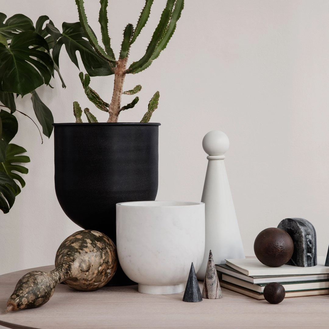 Hourglass Pot