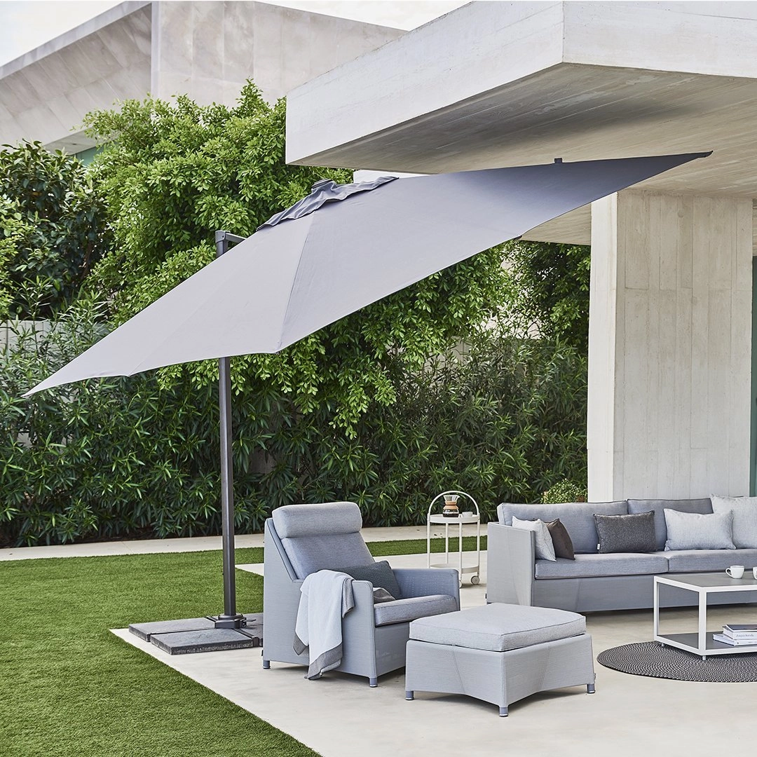 Hyde Luxe Tilt Parasol w/ Base