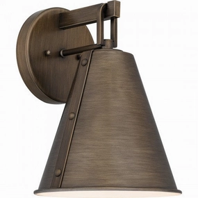 Hyde Outdoor Wall LanternWeatherproof outdoor lighting