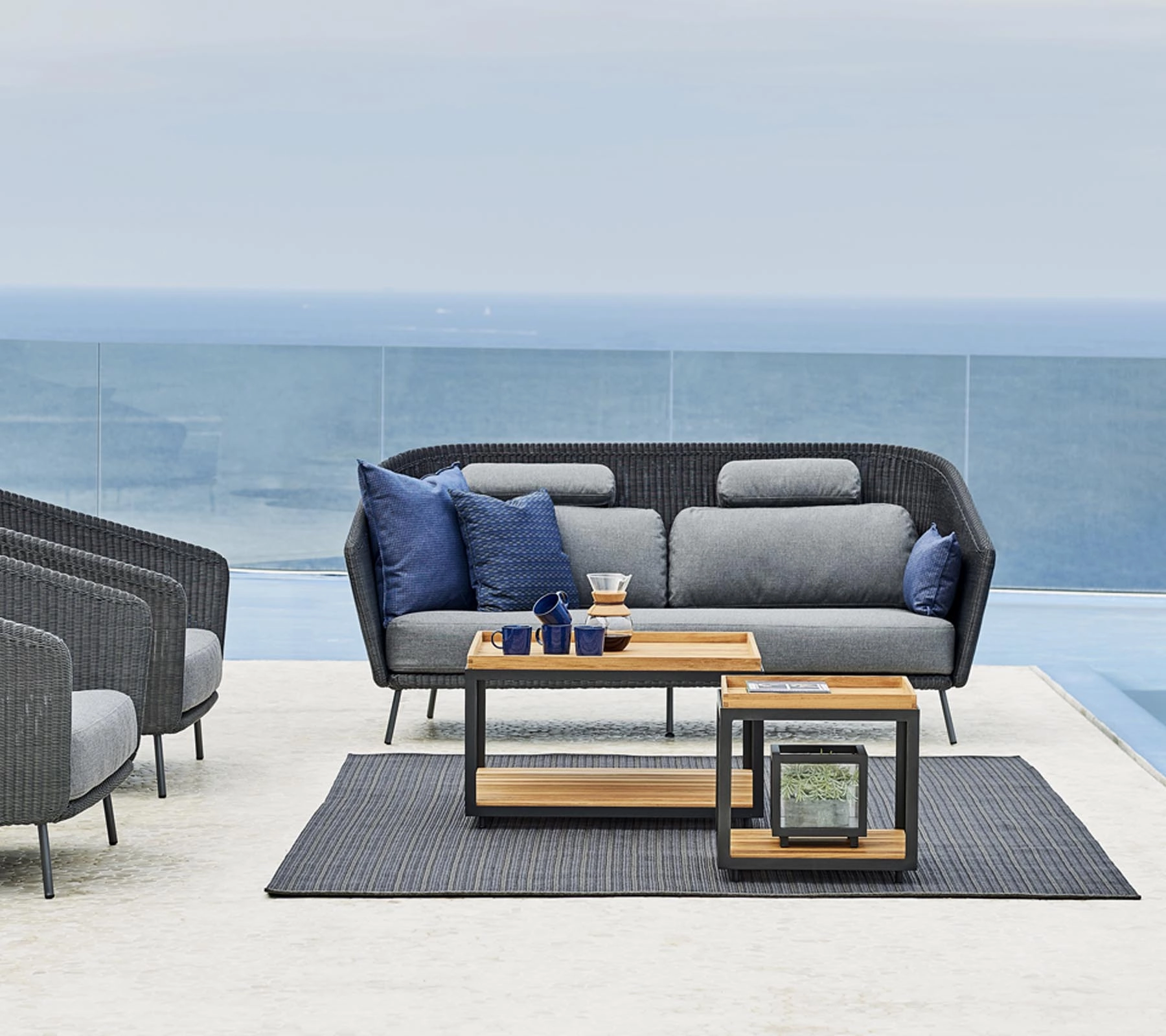 Level coffee table, small