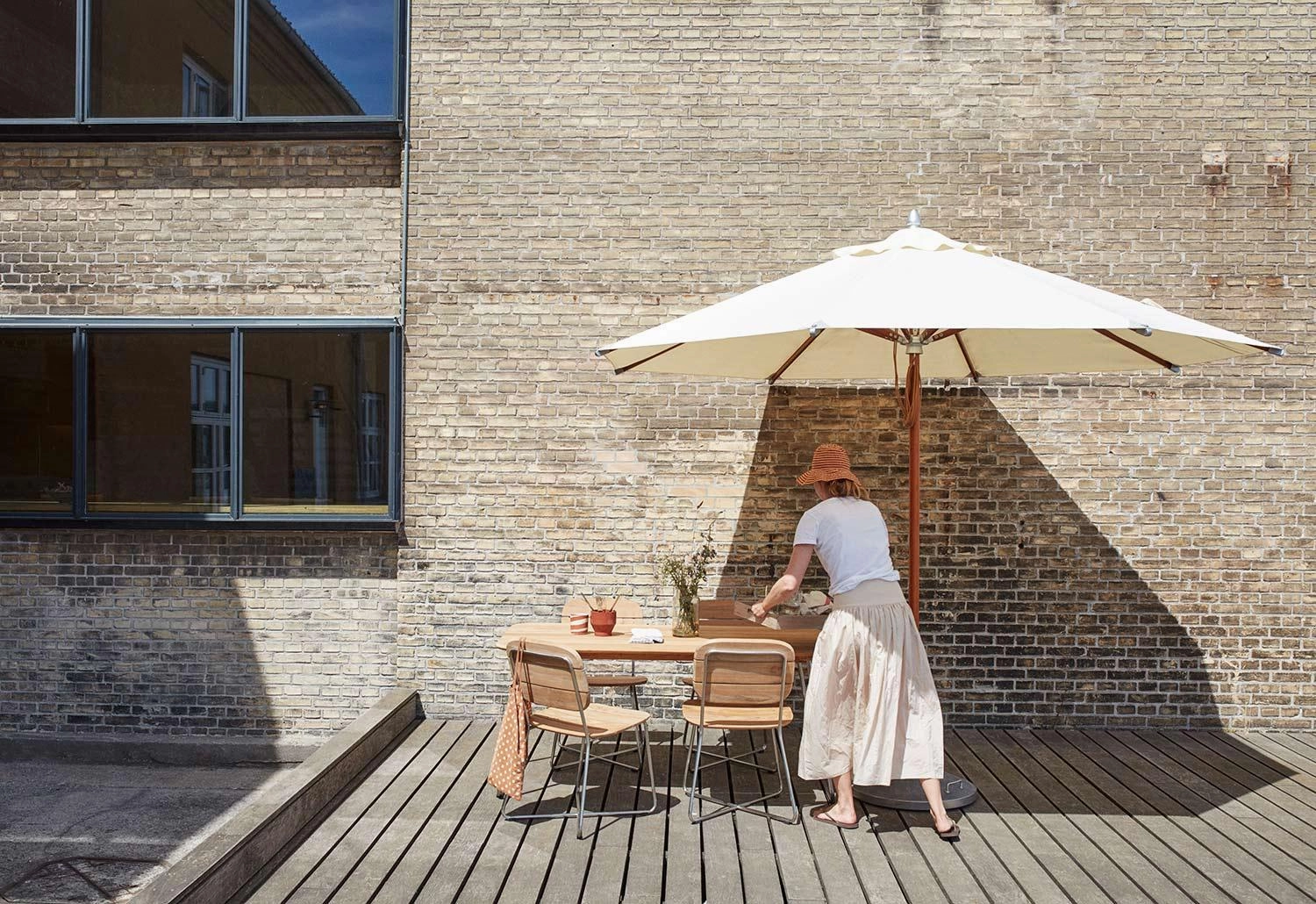 Lilium Table