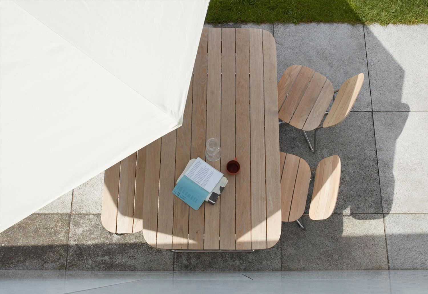 Lilium Table
