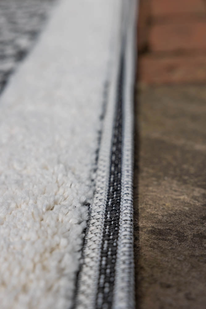 Monochrome Aztec Stripe Indoor/Outdoor Garden Rug - 3 Sizes Available