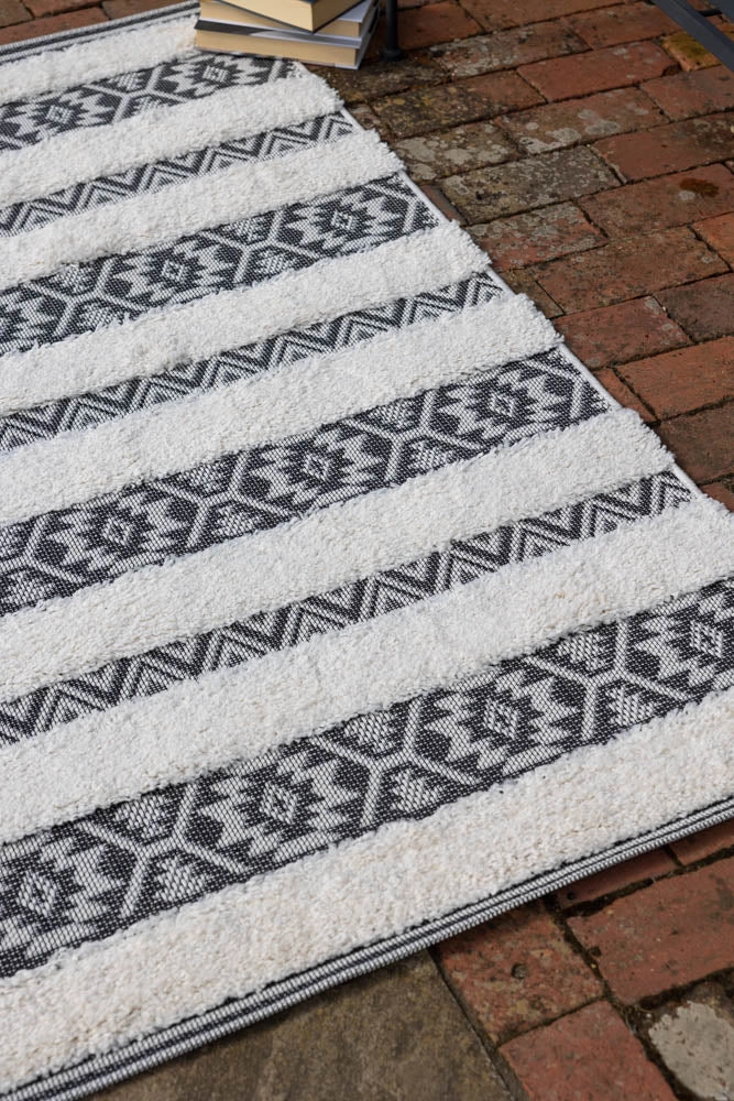 Monochrome Aztec Stripe Indoor/Outdoor Garden Rug - 3 Sizes Available