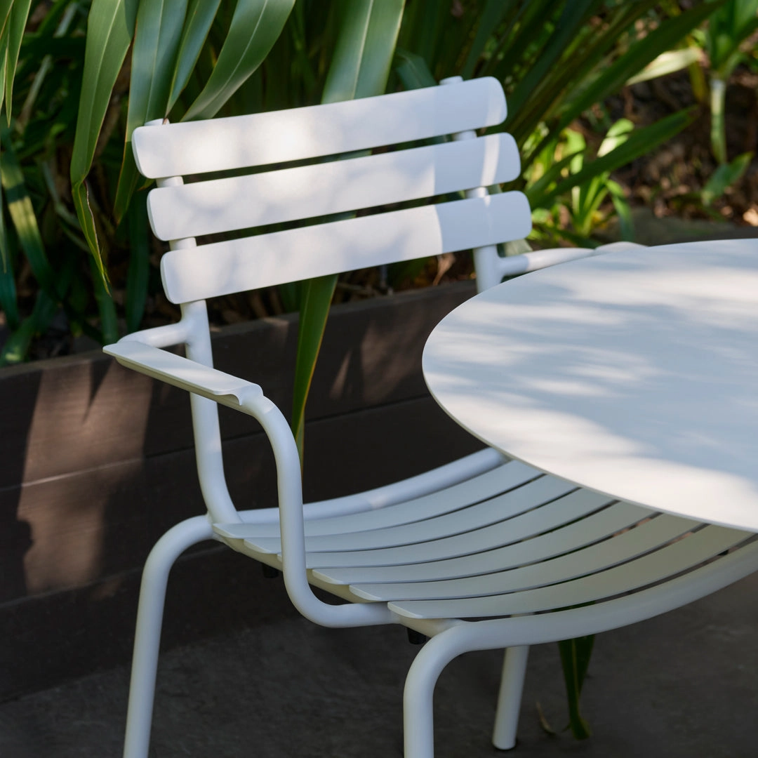 PICO Outdoor Caf Table w/ Round Base - Round