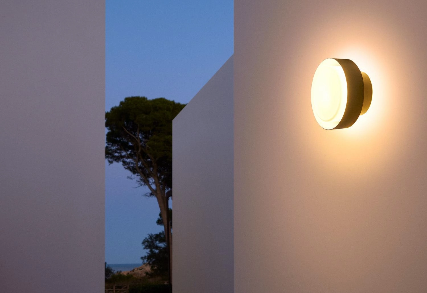 Plaff-on! Outdoor Light