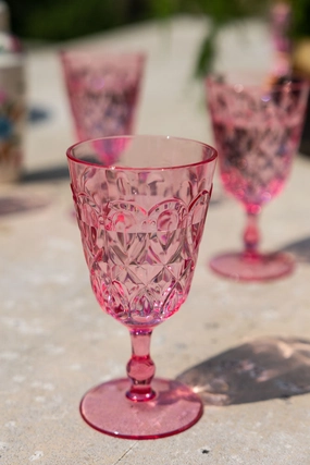 Pretty Embossed Pink Picnic Wine Glassoutdoor patio dining furniture set