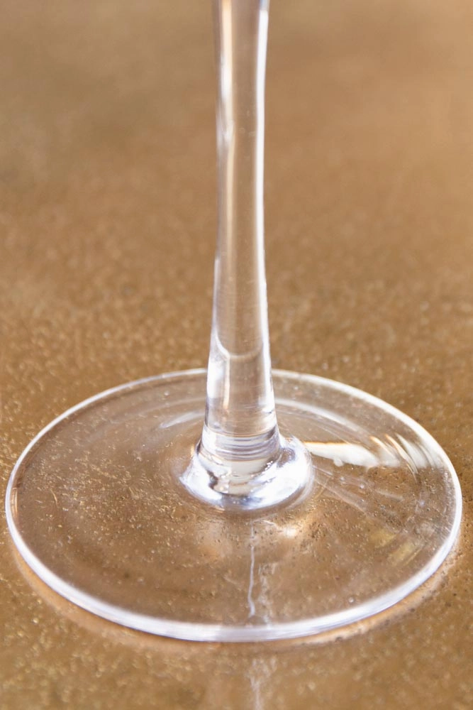 Set Of 4 Ribbed Champagne Coupe Glasses With Gold Rim