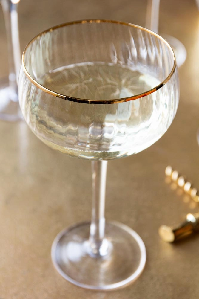 Set Of 4 Ribbed Champagne Coupe Glasses With Gold Rim
