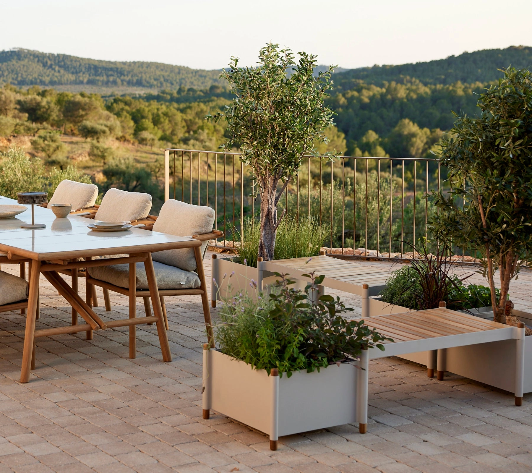 Sticks bench incl. 2 planters