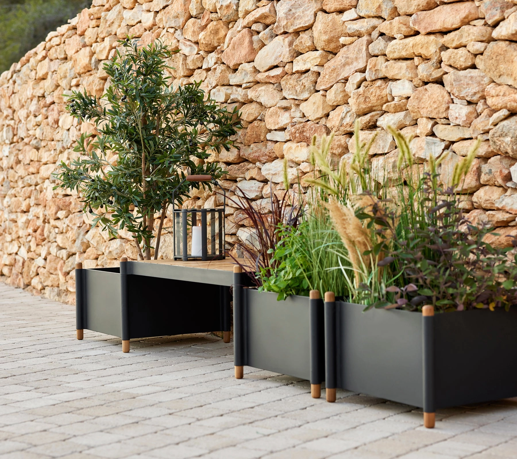 Sticks bench incl. 2 planters