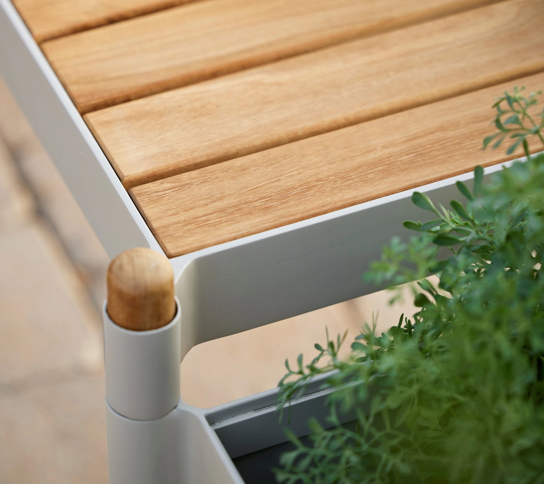 Sticks bench incl. 2 planters