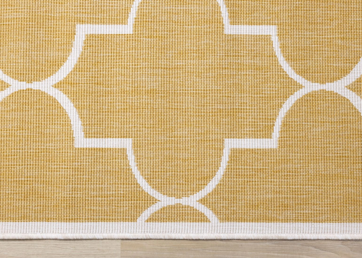 Summer Breeze 5'3" x 7'7" Outdoor Reversible Geometric Rug - Yellow, White