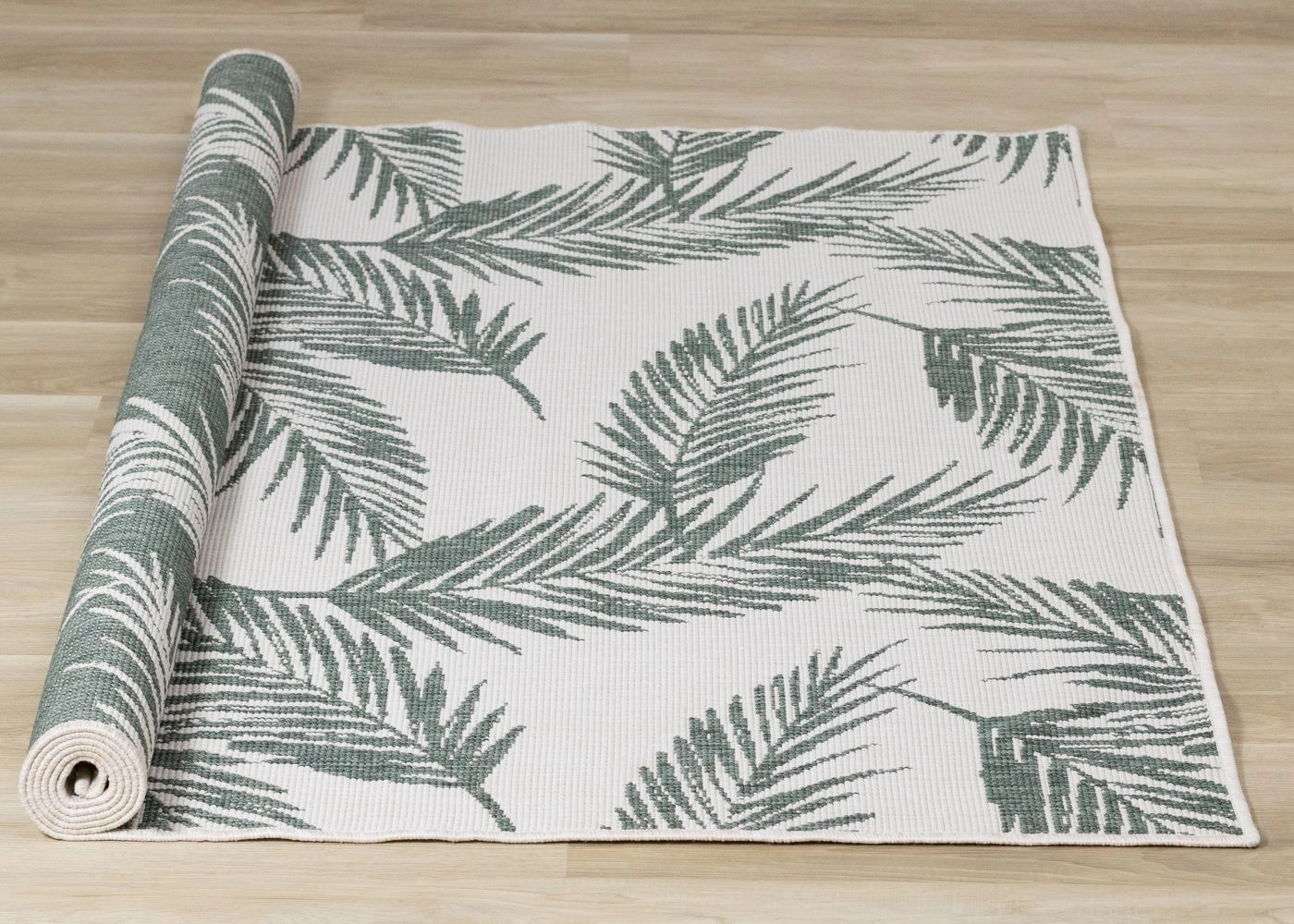 Summer Breeze 6'7" X 9'6" Outdoor Reversible Rug - Green, Leaf Motif