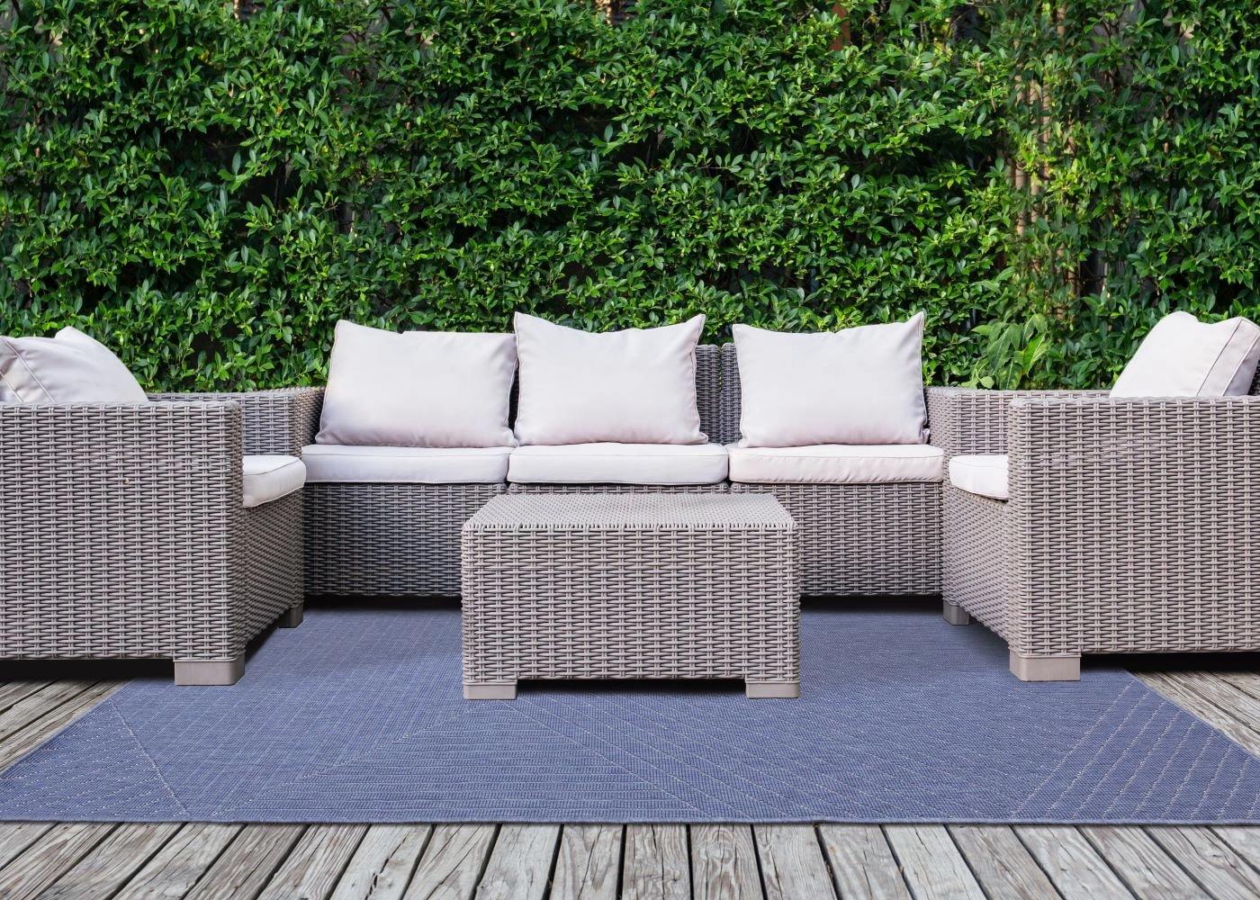 Summer Breeze 6'7" x 9'6" Outdoor Rug Traverse Stripes - Blue, White