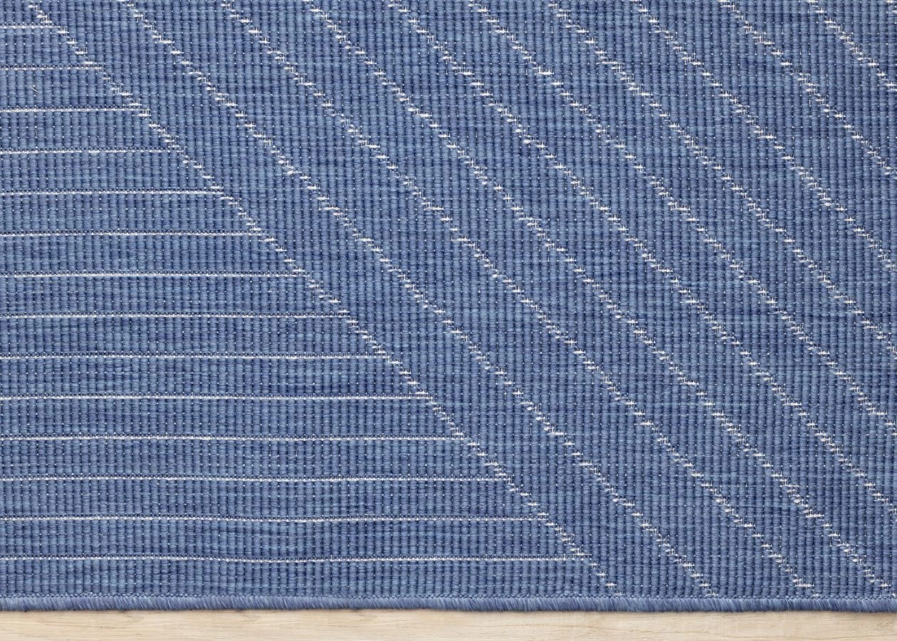 Summer Breeze 6'7" x 9'6" Outdoor Rug Traverse Stripes - Blue, White