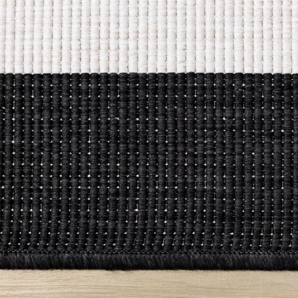 Summer Breeze 6'7" x 9'6" Reversible Outdoor Rug - Cream, Black Border