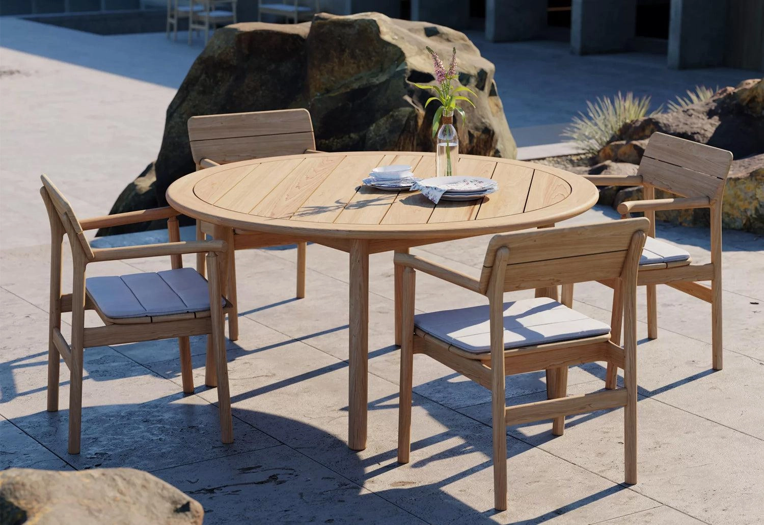 Tanso Round Table